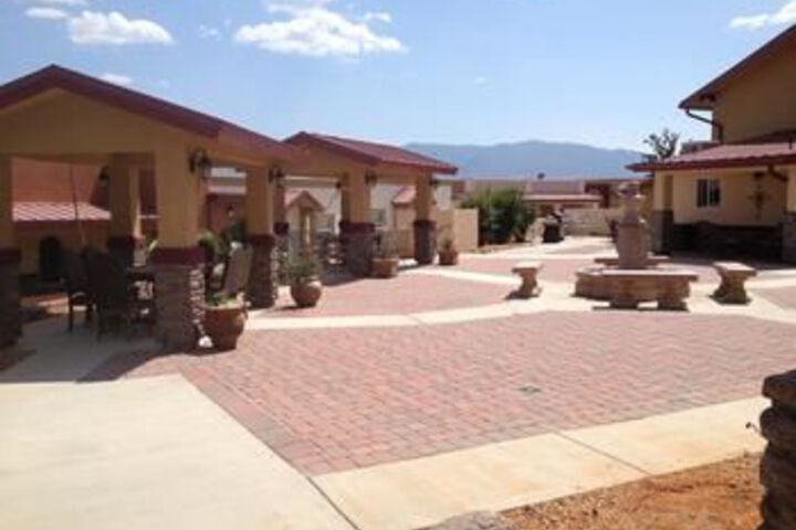 Dream Manor Inn