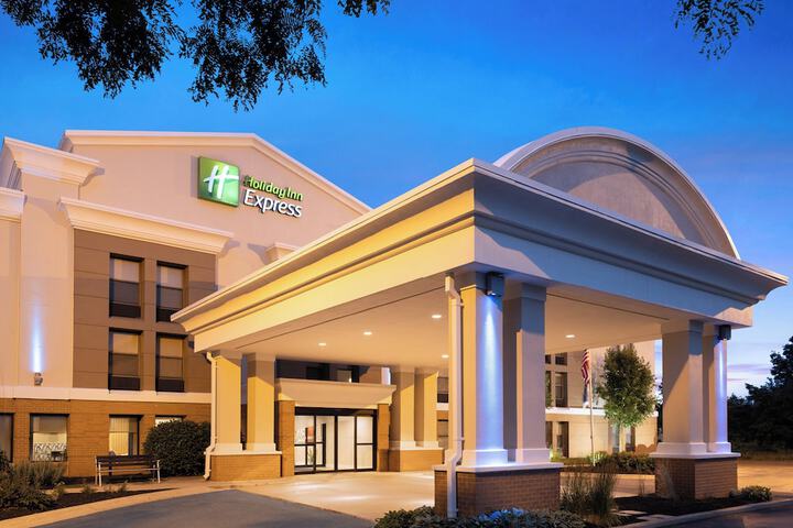 Holiday Inn Express Indianapolis Airport by IHG