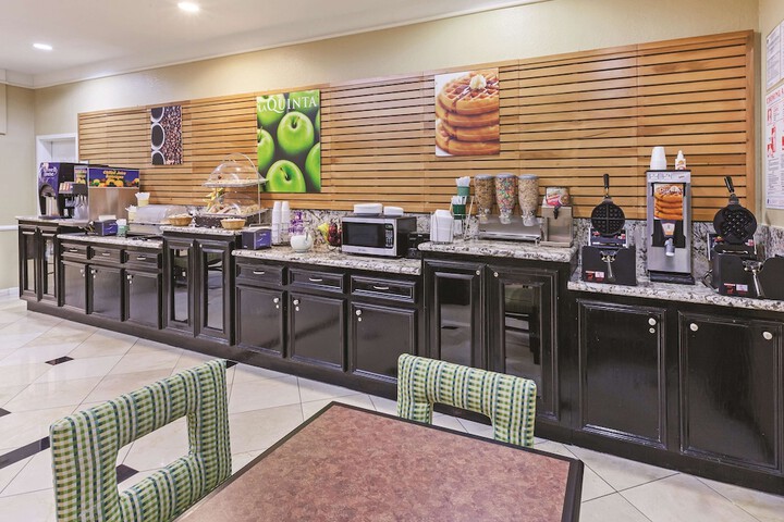 La Quinta Inn & Suites by Wyndham Pearland - Houston South