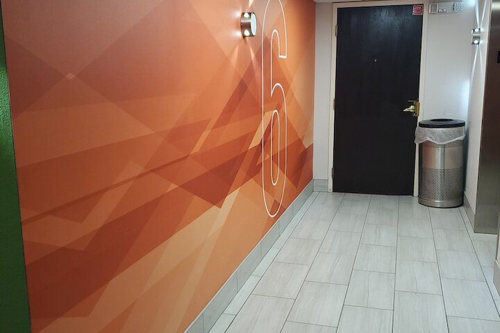 Ballroom/Hall 34 of 35