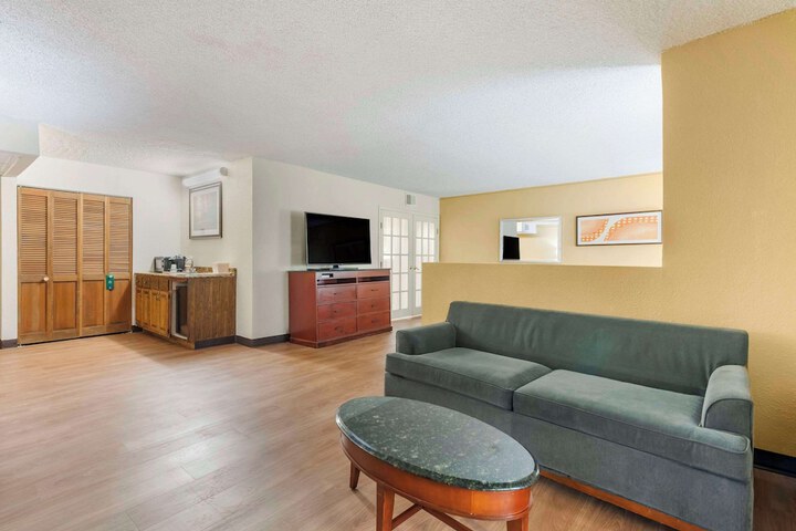 Room 15 of 34