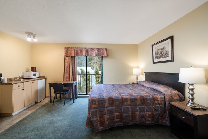 Canadian Inn