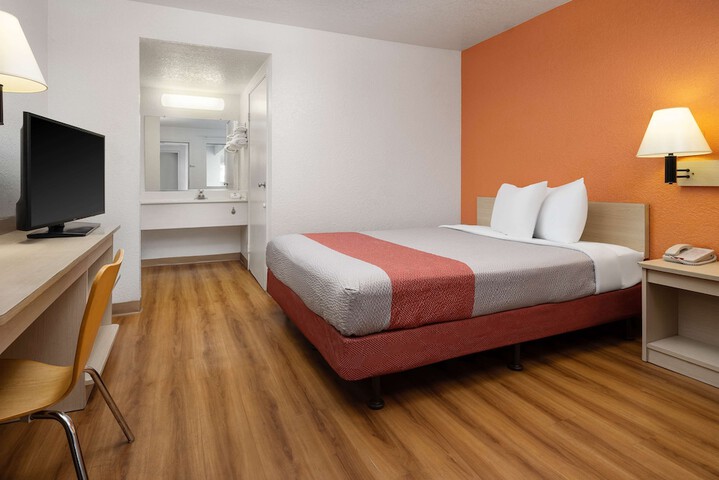 Room 9 of 22