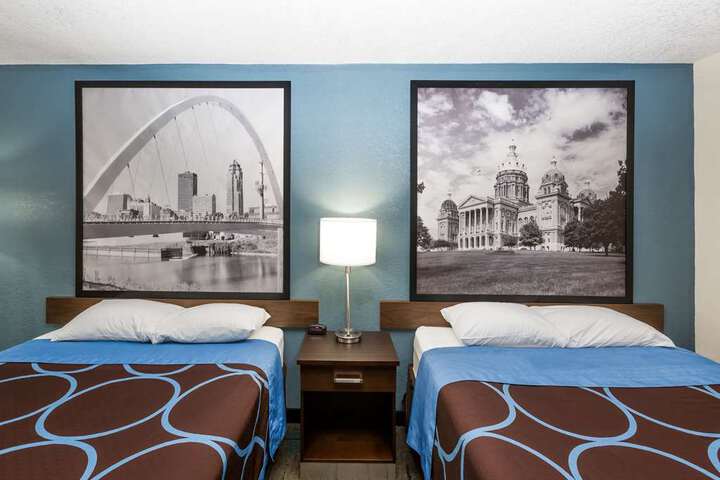 Super 8 by Wyndham Urbandale / Des Moines Area