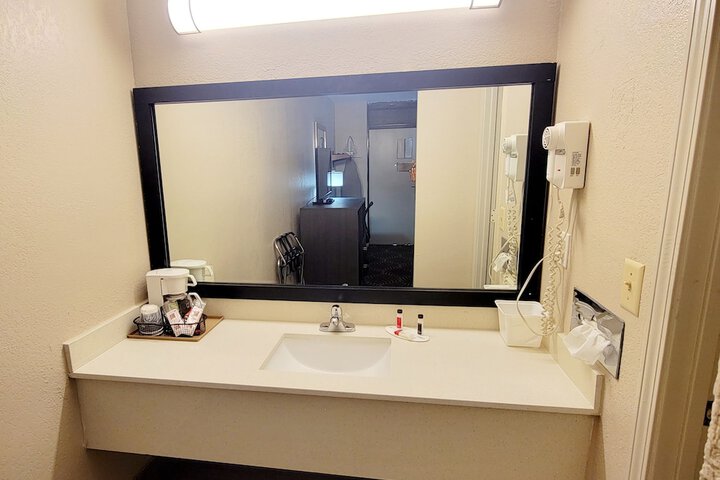 Super 8 by Wyndham Marion NC