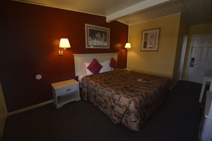 Room 17 of 24