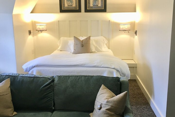 Room 38 of 62