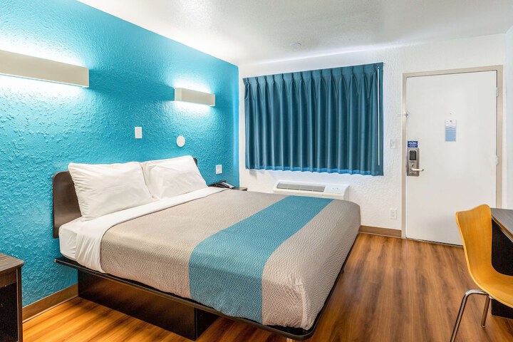 Room 21 of 29