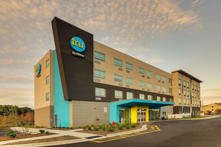 Tru by Hilton Smithfield I-95