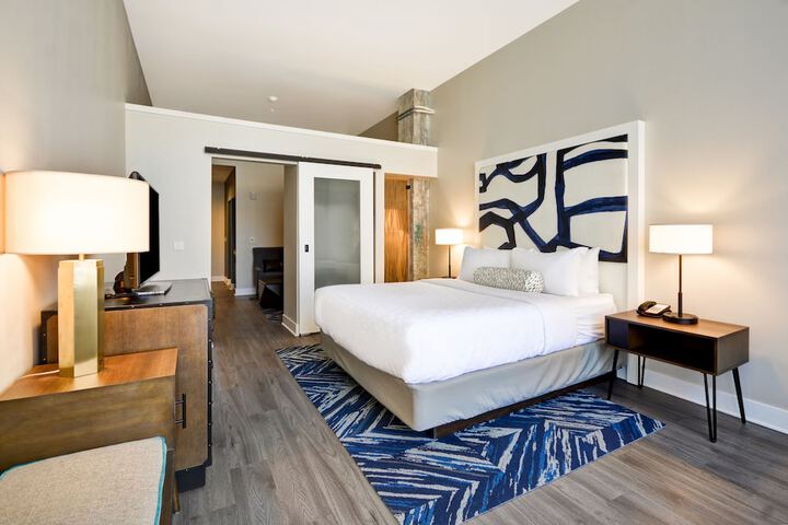 Room 43 of 69