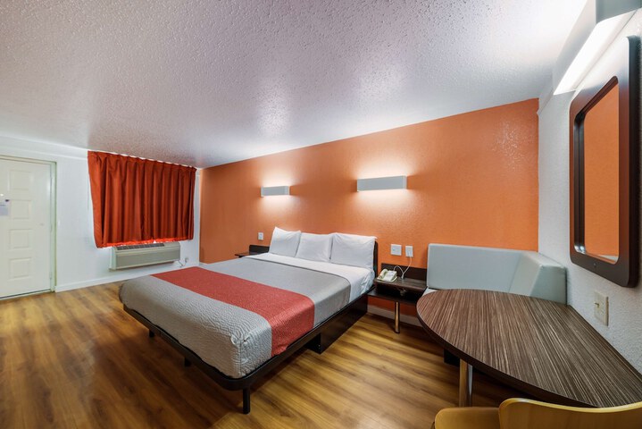 Motel 6 Dallas TX - Farmers Branch