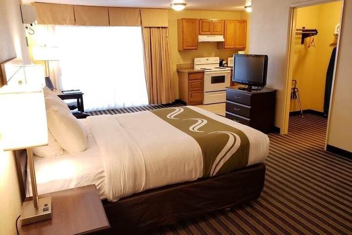 Quality Inn & Suites Vancouver - Hazel Dell