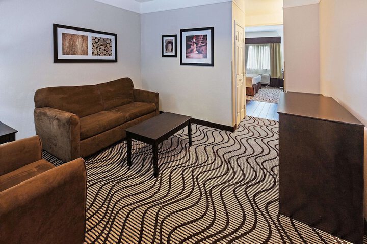 La Quinta Inn & Suites by Wyndham Pasadena