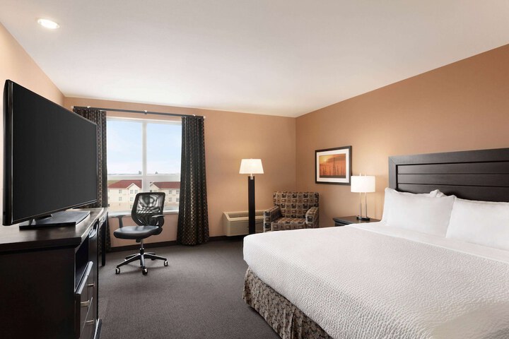 Royal Hotel Edmonton Airport Trademark Collection by Wyndham