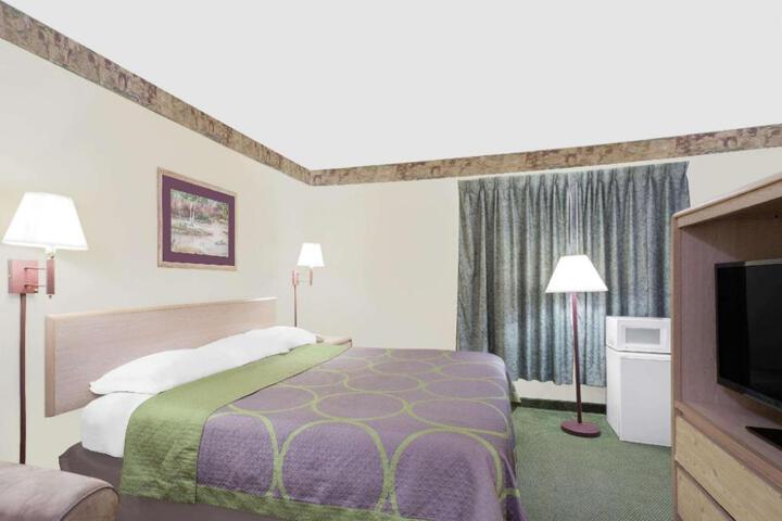 Super 8 by Wyndham Monticello