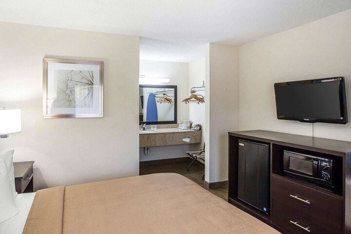 Room 13 of 31