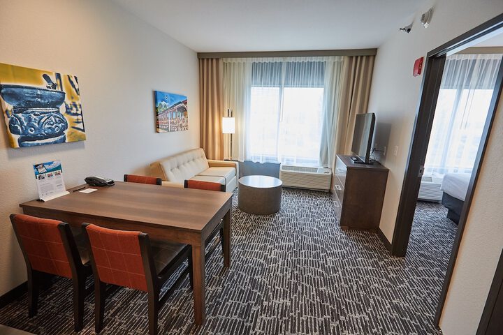 Room 13 of 37