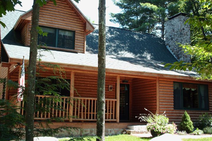 Upscale Fryeburg Cabin: Hot Tub + Billiards Table!