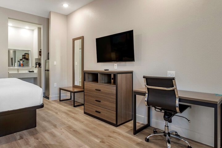 Room 33 of 50