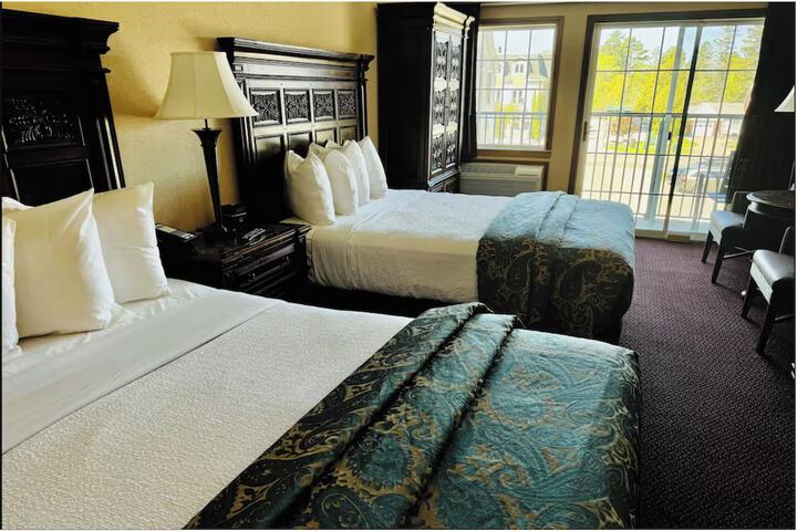 Hamilton Inn Select Beachfront Mackinaw City