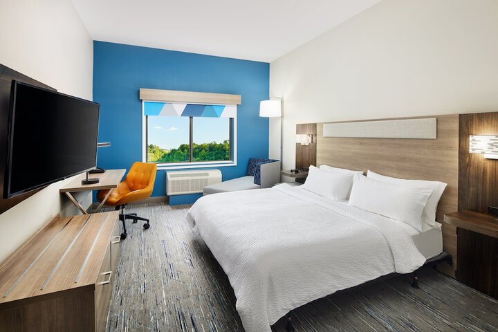 Holiday Inn Express & Suites Wheeling by IHG
