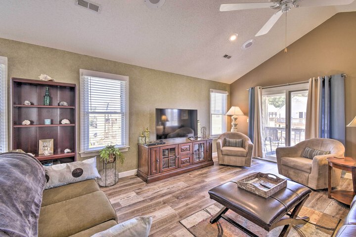 Home w / Deck in Corolla Light: Walk to Beach!