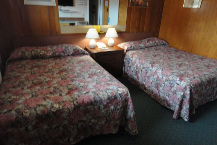 Room 13 of 32