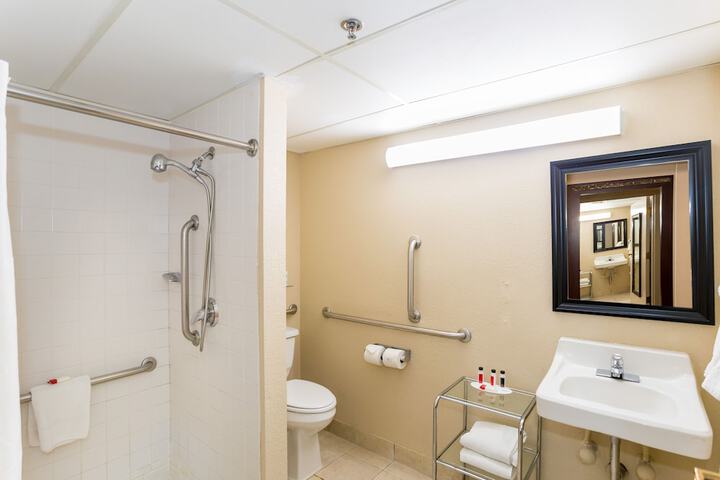 Ramada Hotel & Conference Center by Wyndham Plymouth