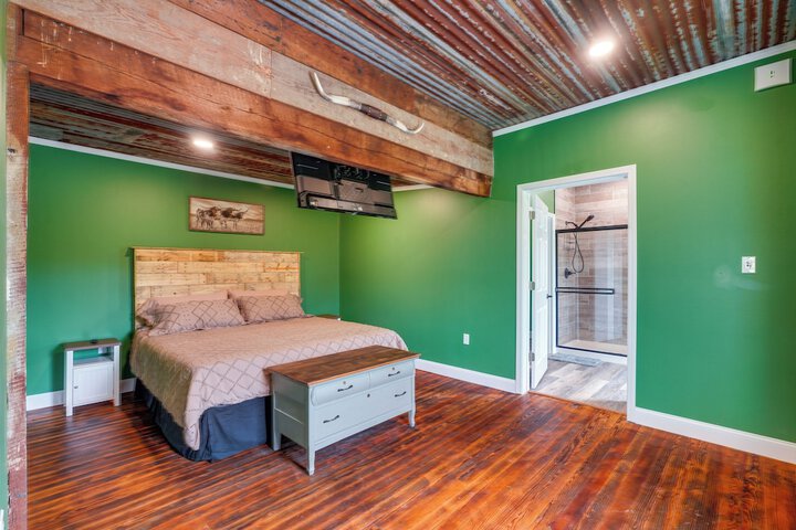 Near Wineries: Country Condo in New Haven