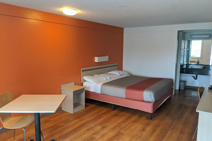 Room 14 of 24