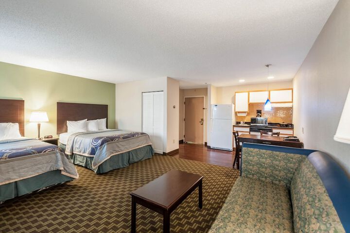Room 9 of 25