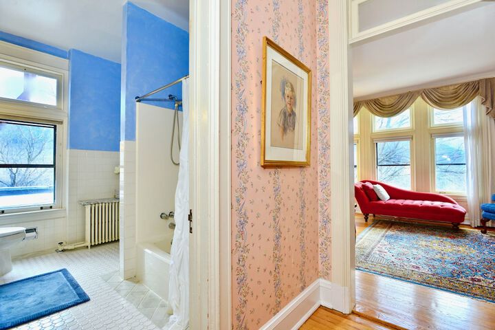 Room 202 of 275