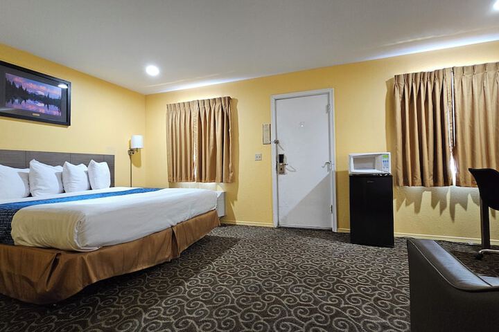 Room 8 of 40
