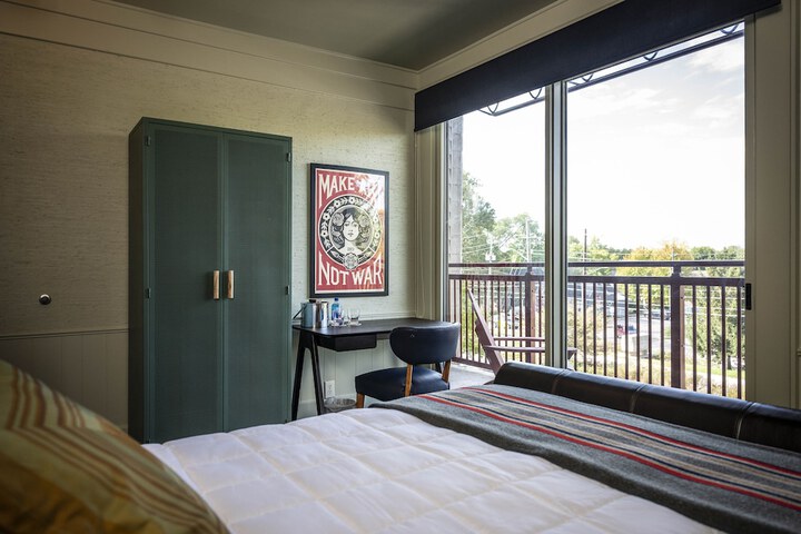 Room 81 of 335