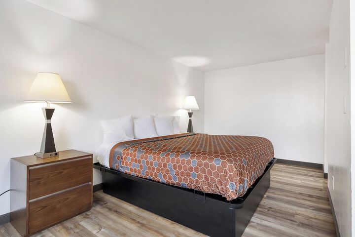 Room 14 of 25