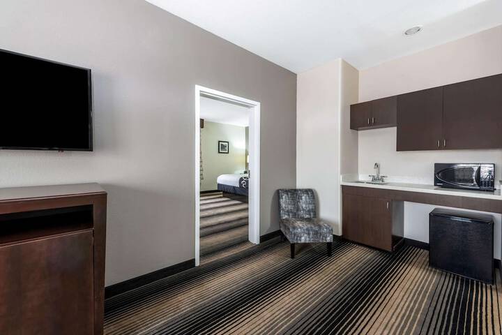 Room 28 of 40