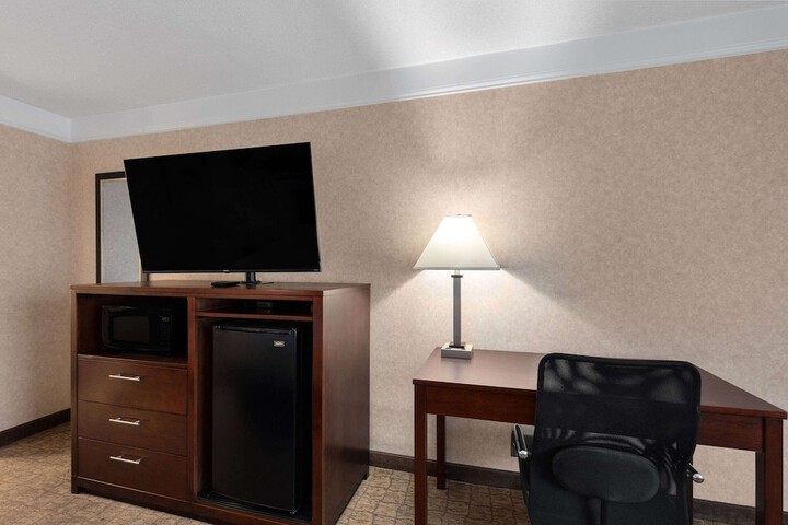 Room 22 of 38