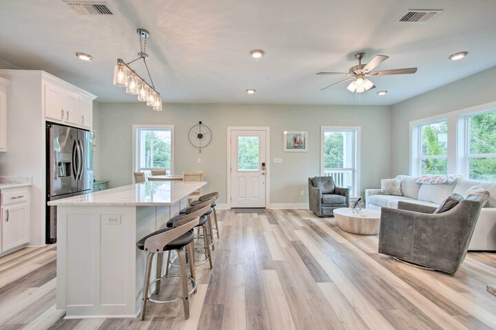 Modern Waveland Home w / Deck Walk to Beach!