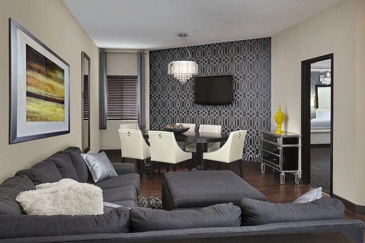 Four Points by Sheraton Hotel & Suites Calgary West