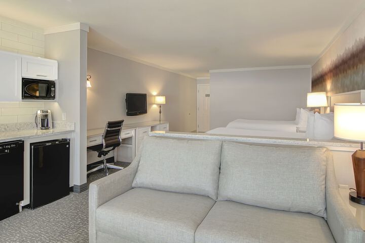 Hallmark Resort - Newport