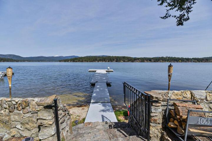 Lakefront Honeymoon Bay Studio Cottage