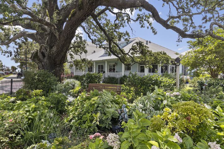 Bay Town Inn