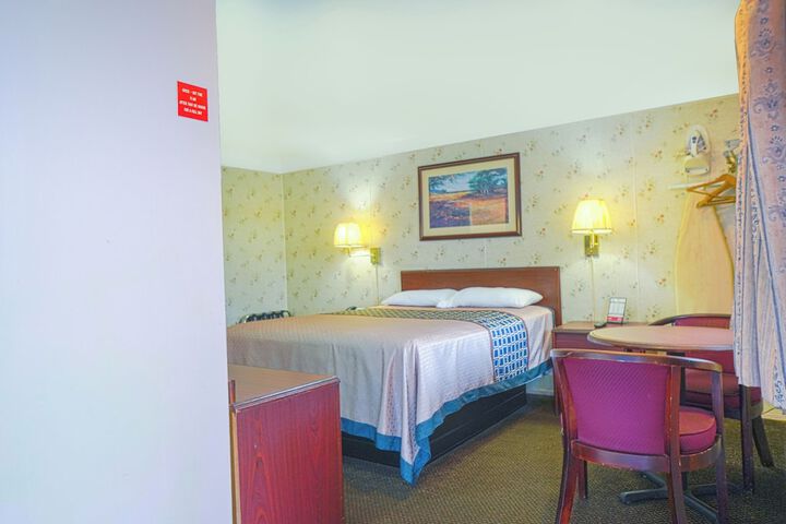 Room 14 of 27