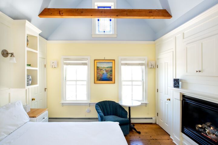 Room 4 of 51