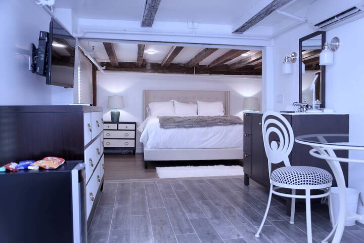 Room 6 of 17