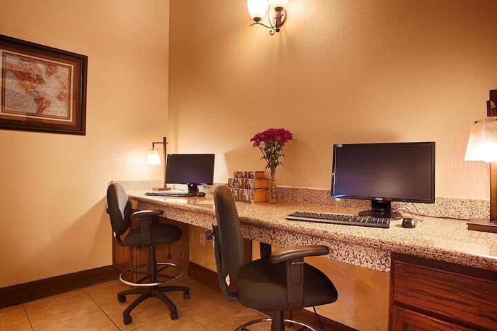 Business Center 41 of 42