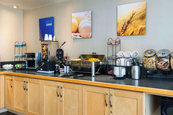 Breakfast/Coffee Service 68 of 70