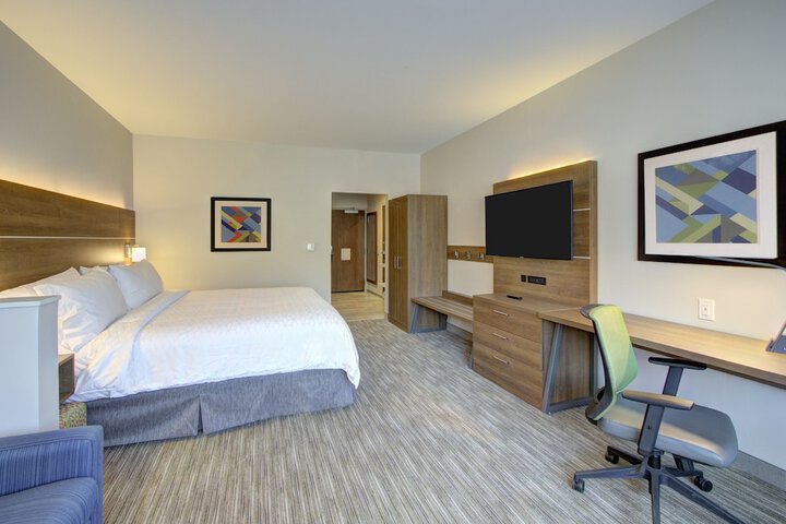 Room 17 of 34