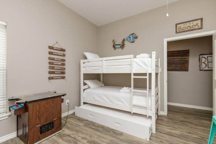 Room 18 of 25