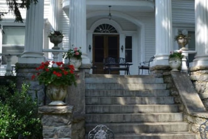 Albemarle Inn